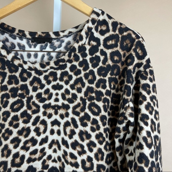 Orange Rise Boutique Size Medium Cheetah Print Sweater Animal Print Leopard - Picture 7 of 7